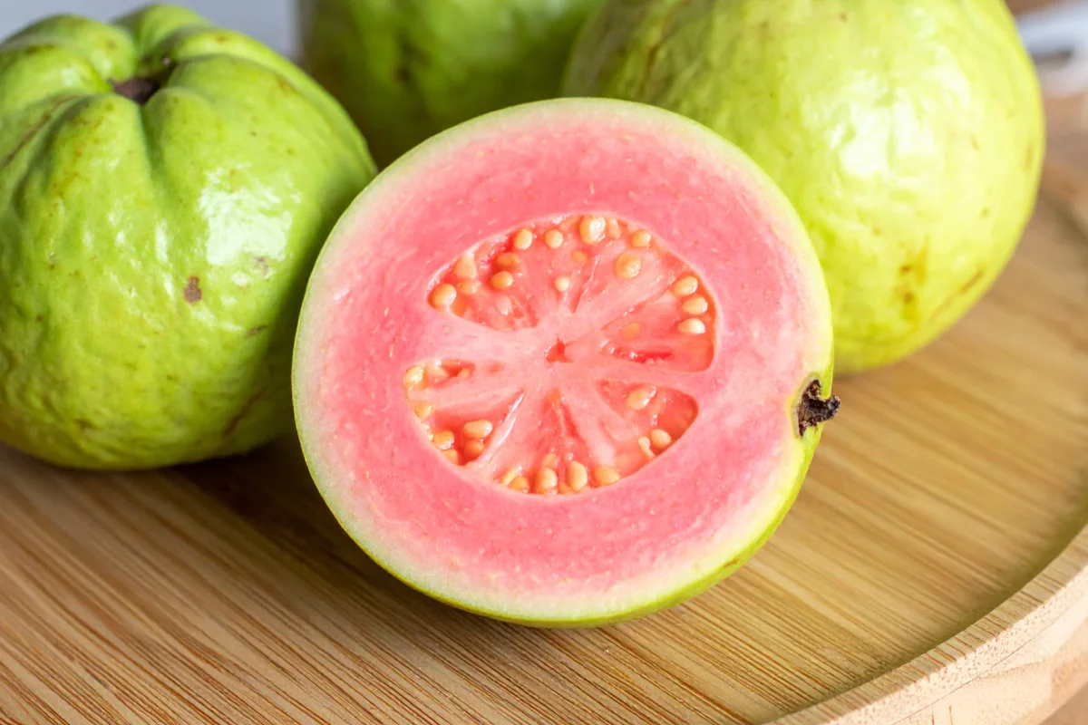 Guayaba: Tipos, propiedades y sus beneficios para la salud que debes saber