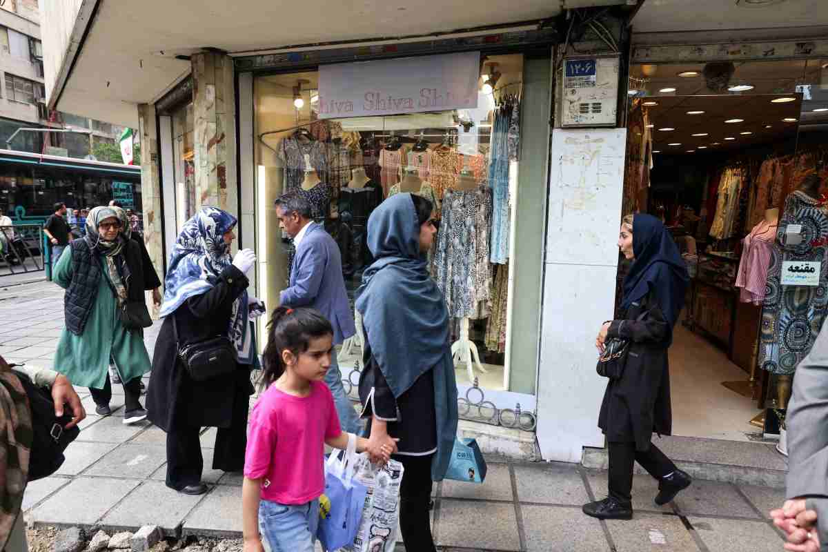 Entre cafés y ruinas, Teherán vive las últimas horas antes del posible fin de la tregua entre Irán y EU