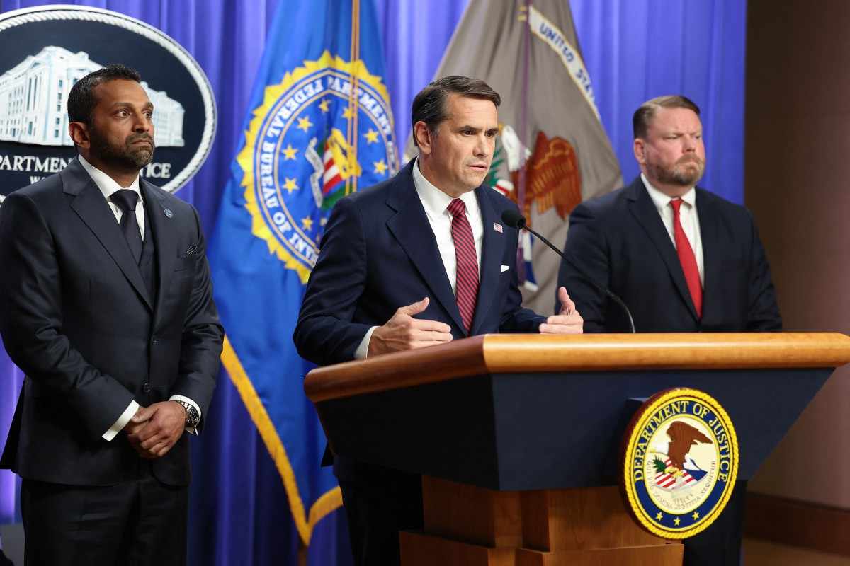 Exdirector del FBI, crítico de Trump, es acusado de amenazar la vida del presidente por una publicación en redes