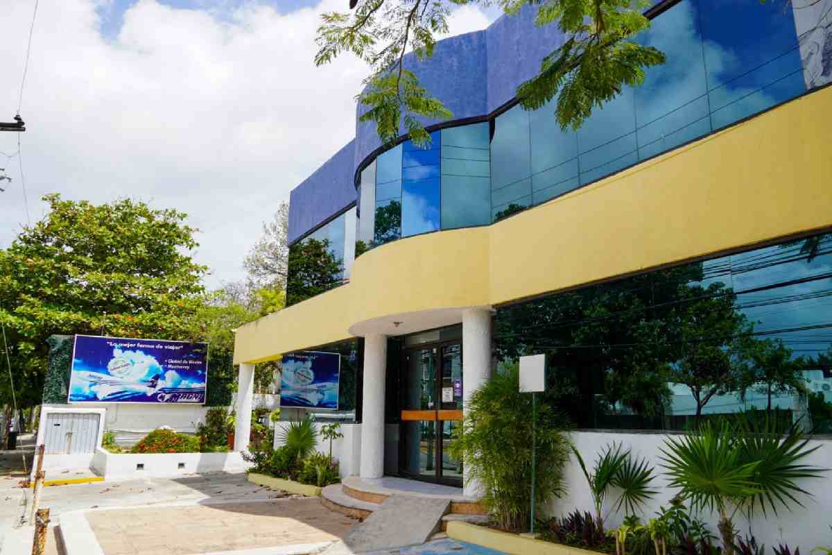 Autoridad aeronáutica suspende operaciones de Magnicharters por irregularidades financieras y abandono de vuelos