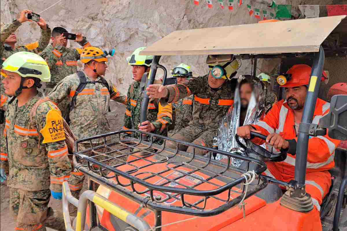 Rescatan con vida a minero en Sinaloa; aún está pendiente de ser localizado otro trabajador 