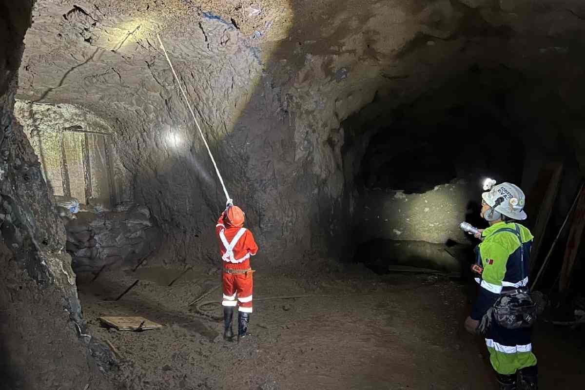 Mineros de Sinaloa llevan 9 día atrapados; construyen muro y habilitan rutas para labores de rescate