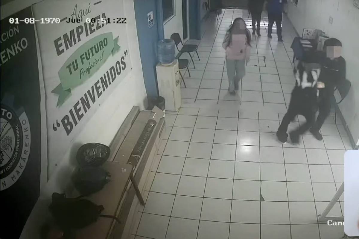 Estudiantes detuvieron a agresor tras asesinar a dos maestras en preparatoria en Michoacán: fiscalía