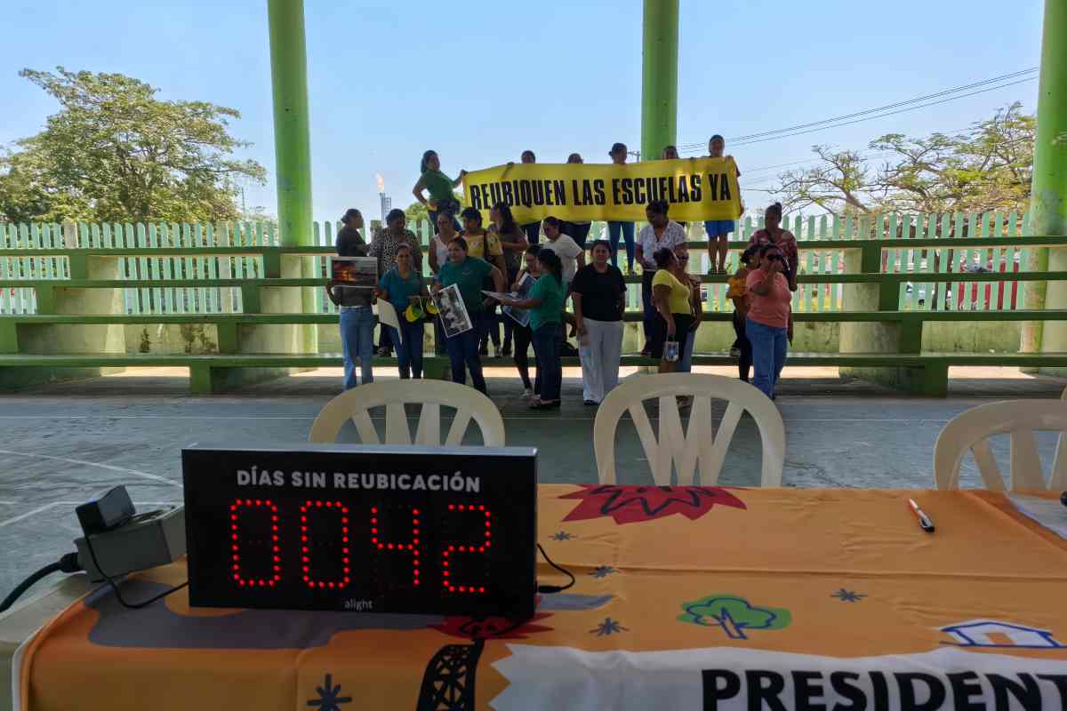 Pemex y SEP acumulan 42 días sin atender a las escuelas que colindan con la refinería de Dos Bocas