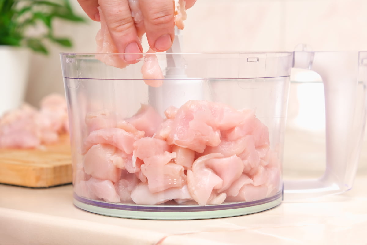 Pollo molido para albondigas.