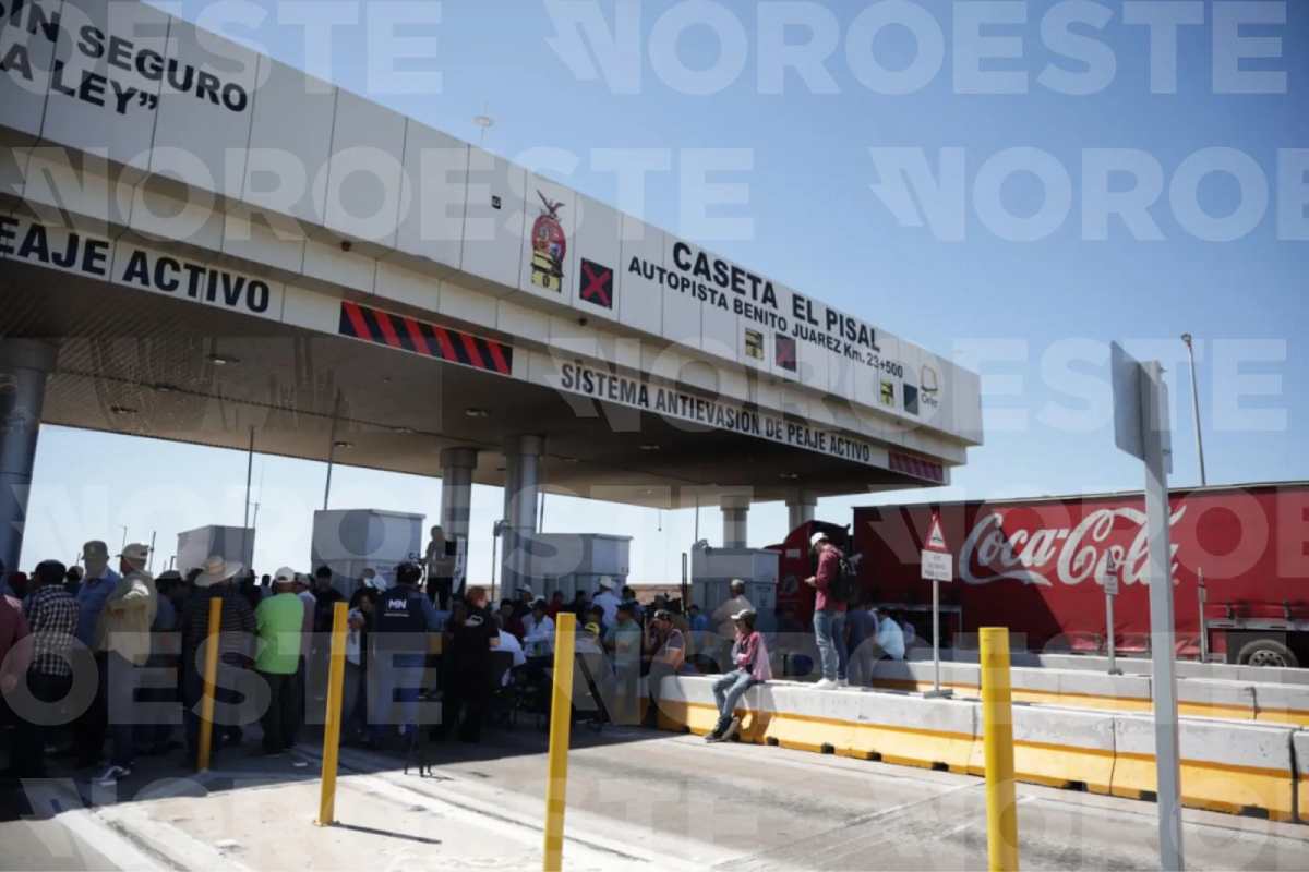 Productores agrícolas toman casetas y liberan peaje en cuatro municipios de Sinaloa
