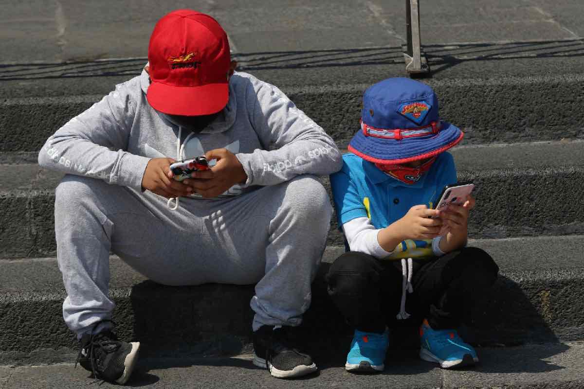 Estereotipos y publicidad: así operan las marcas en redes sociales para influir en menores de edad