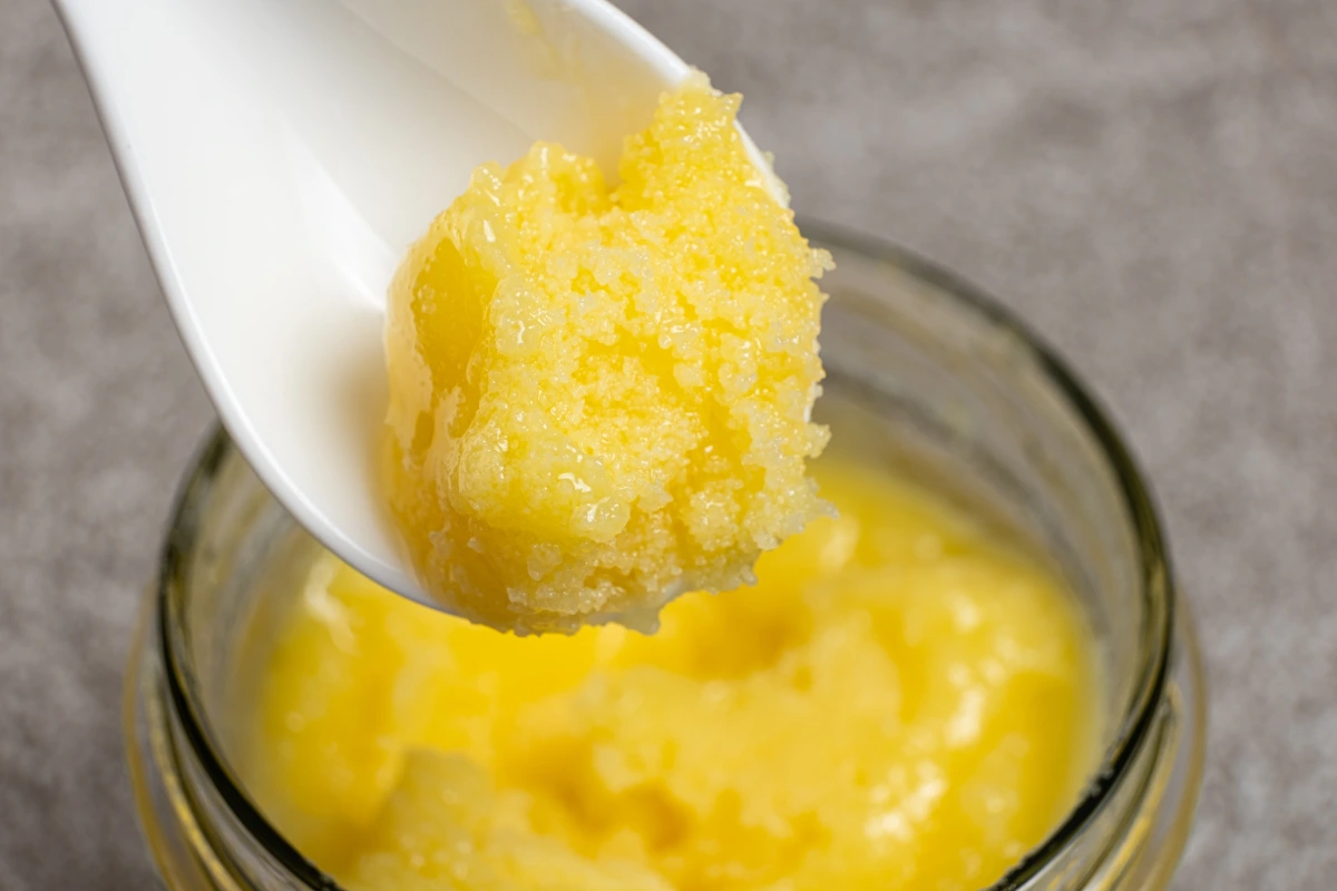 ¿Ghee o mantequilla clarificada? Descubre la sutil diferencia de sabor y cómo hacer ambas