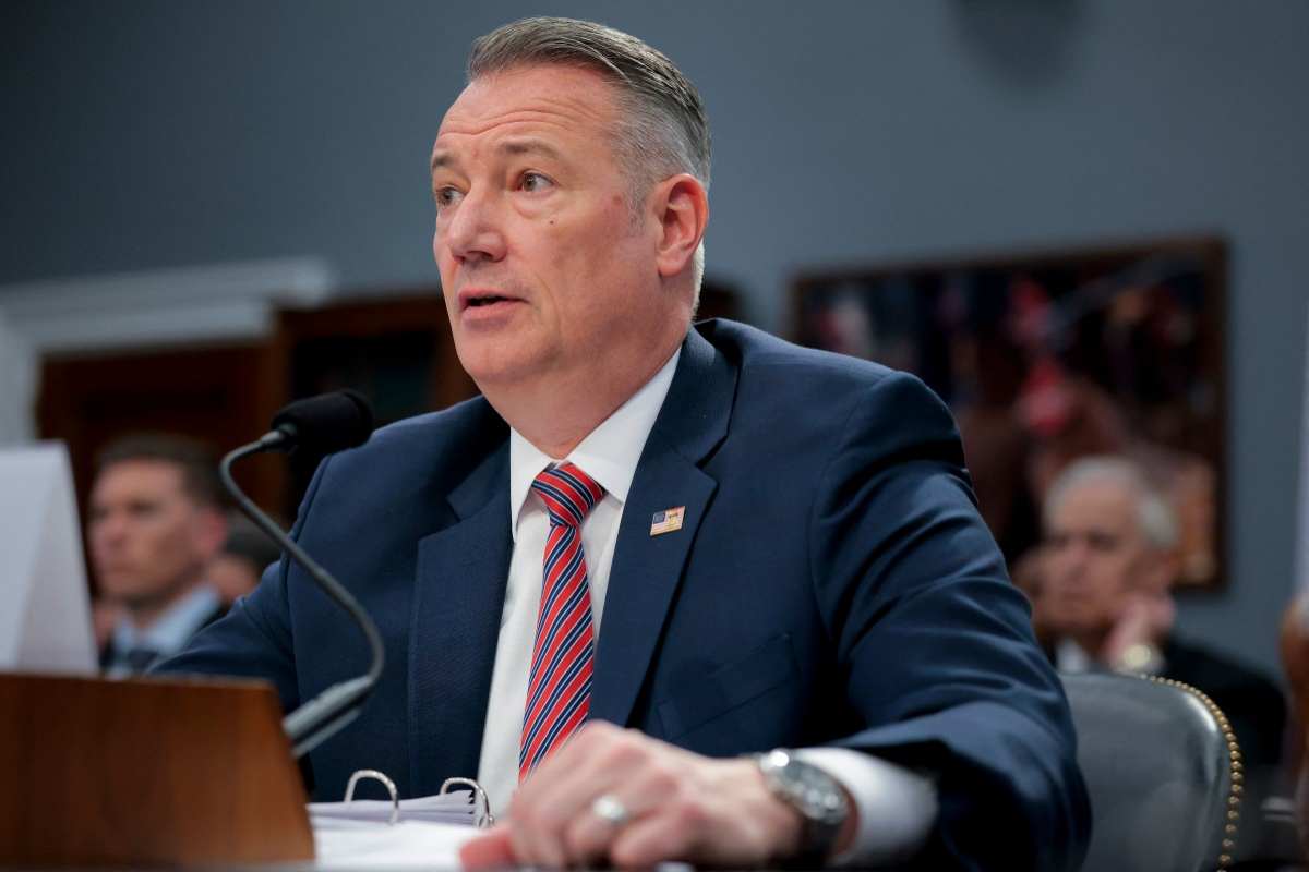 Renuncia Todd Lyons, jefe interino del ICE y supervisor del plan de deportaciones de Trump