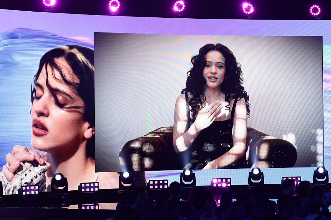 Rosalía: quiere que el mundo "tema" a las mujeres que la escuchan