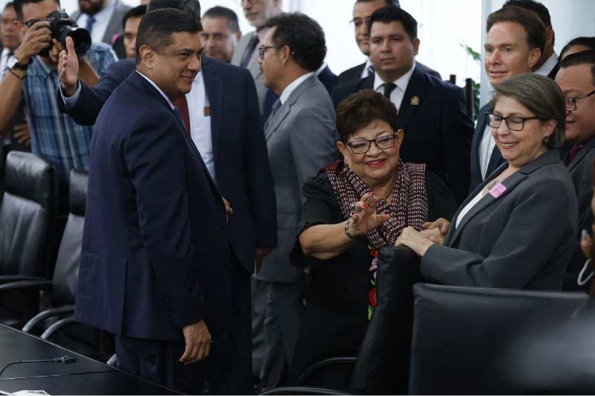 Senado avala propuesta de Ernestina Godoy para reformar la FGR; PAN y PRI cuestionan falta de mecanismos y objetivos