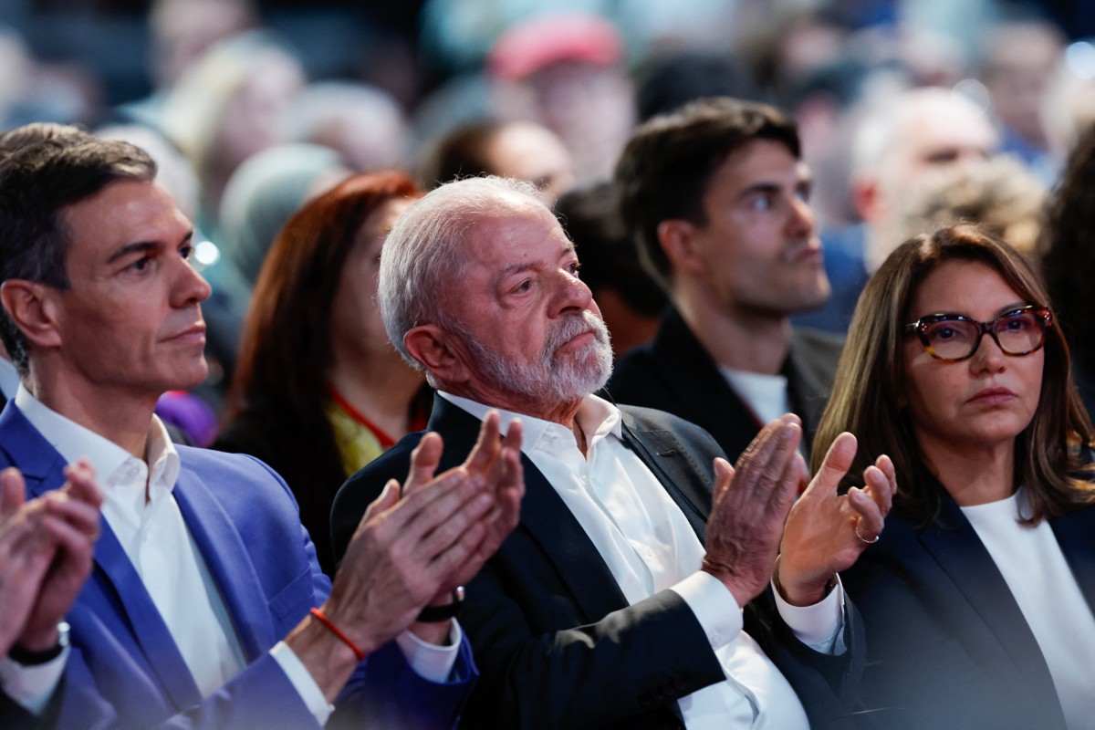 “En vez de sembrar guerra, sembremos paz": Sheinbaum en la IV Cumbre en Defensa de la Democracia