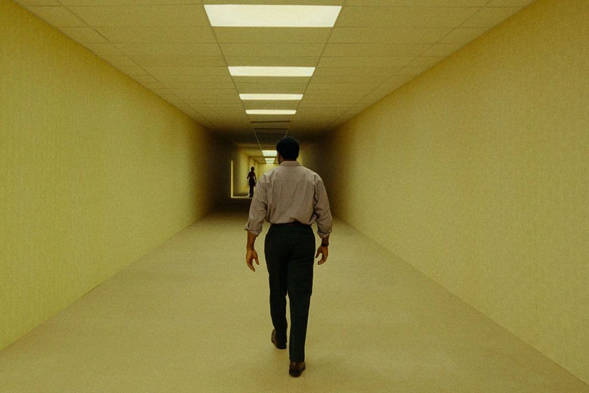 De "Exit 8" a "Backrooms": qué es el terror liminal, la inquietud que provocan los espacios de paso