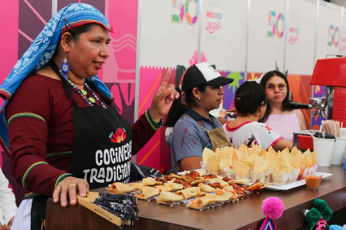 cocinera tradicional en tianguis turístico 2026