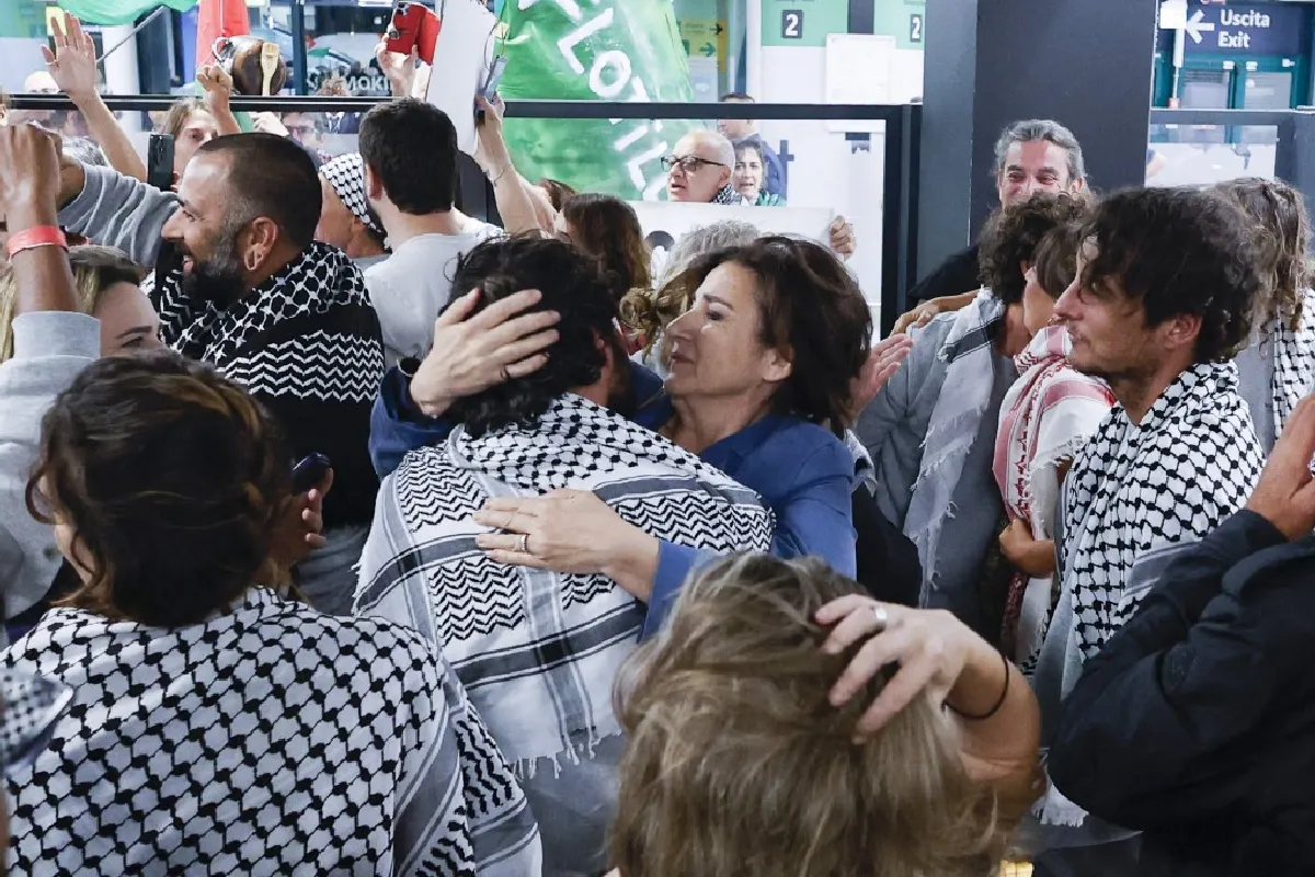 Activistas de la flotilla para Gaza expulsados por Israel llegan a Turquía