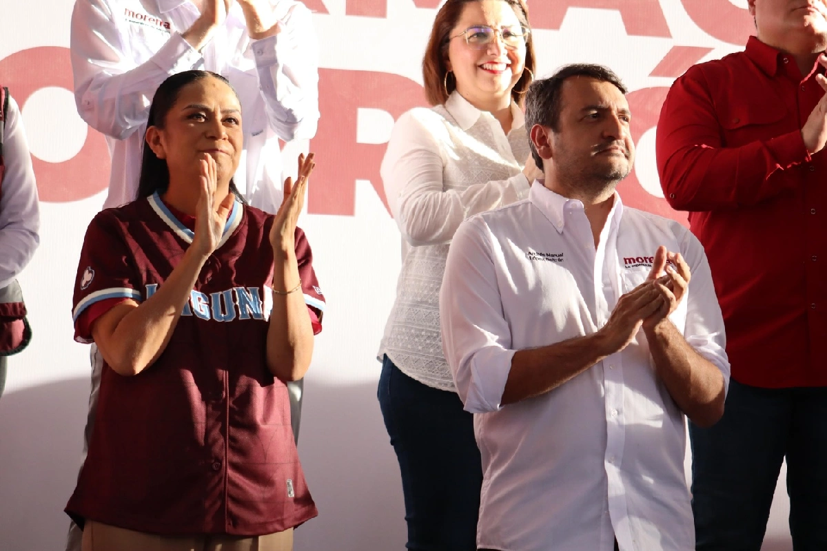 Andrés Manuel López Beltrán junto a presidenta nacional Morena Ariadna Montiel