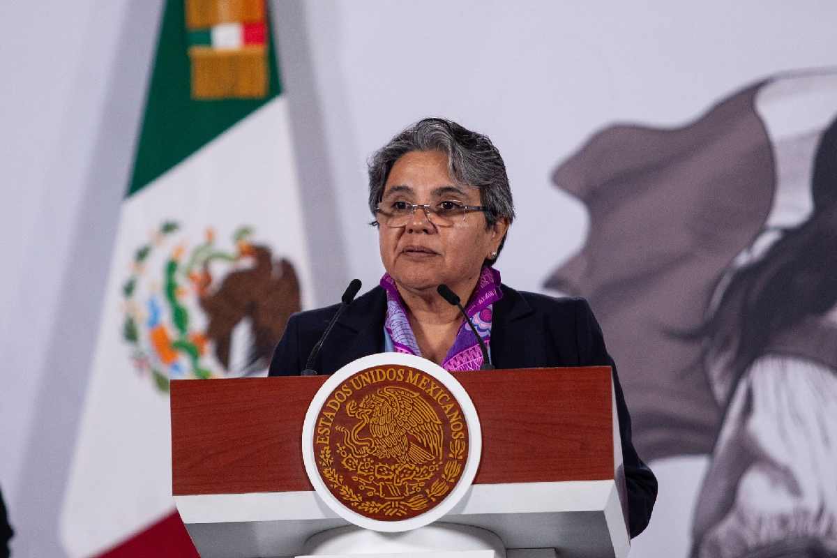 Anticorrupción multa e inhabilita a empresa que surtiría medicamentos al IMSS por presentar información falsa