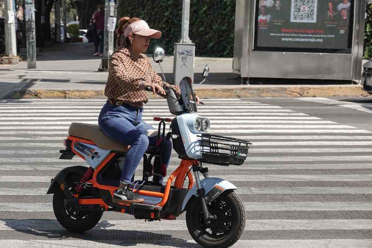 Bicicletas y scooters eléctricos deberán emplacarse en CDMX a partir de esta fecha