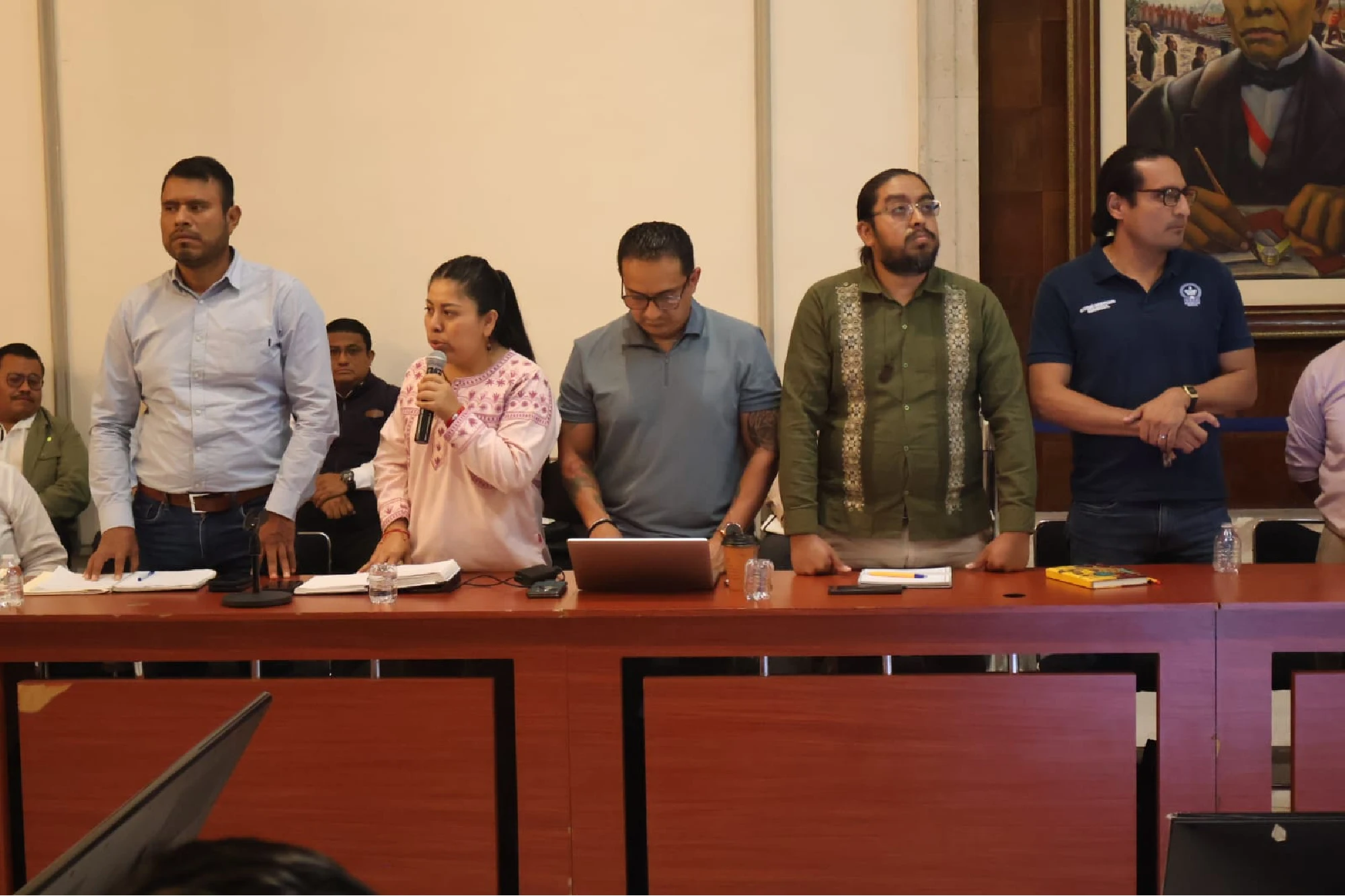 Integrantes de la CNTE en reunión tripartita