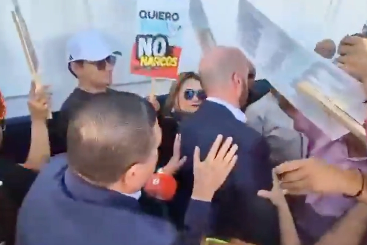 César Jáuregui, exfiscal de Chihuahua, comparece ante la FGR por caso de agentes de la CIA