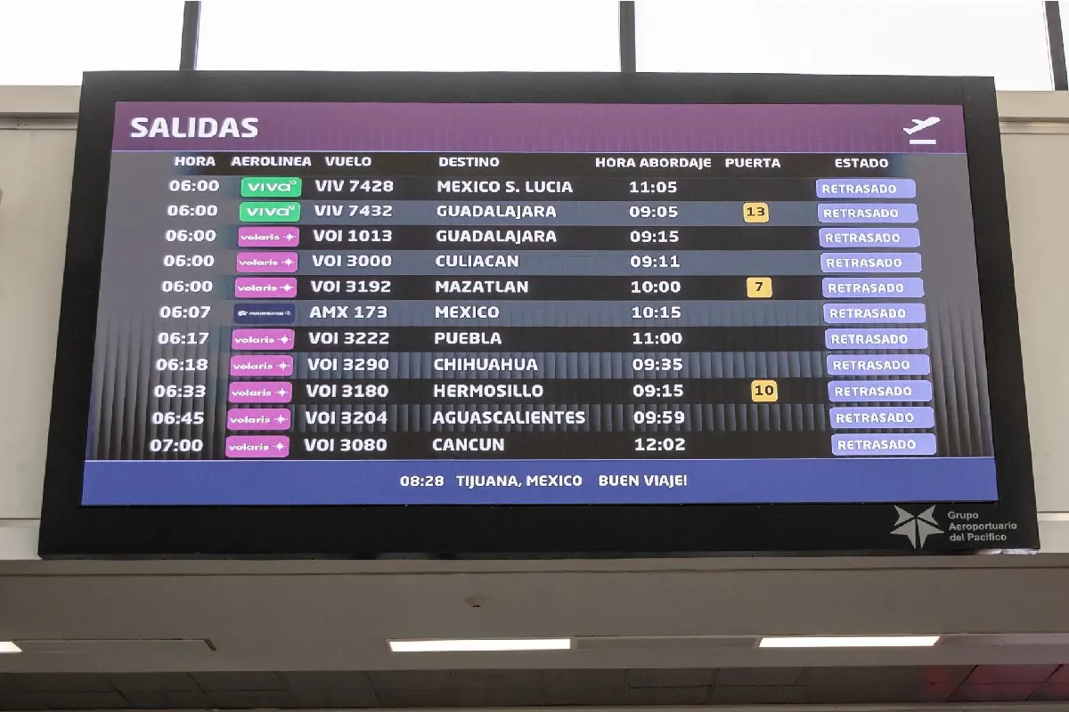 Controladores de tránsito aéreo en México amenazan con huelga por condiciones laborales