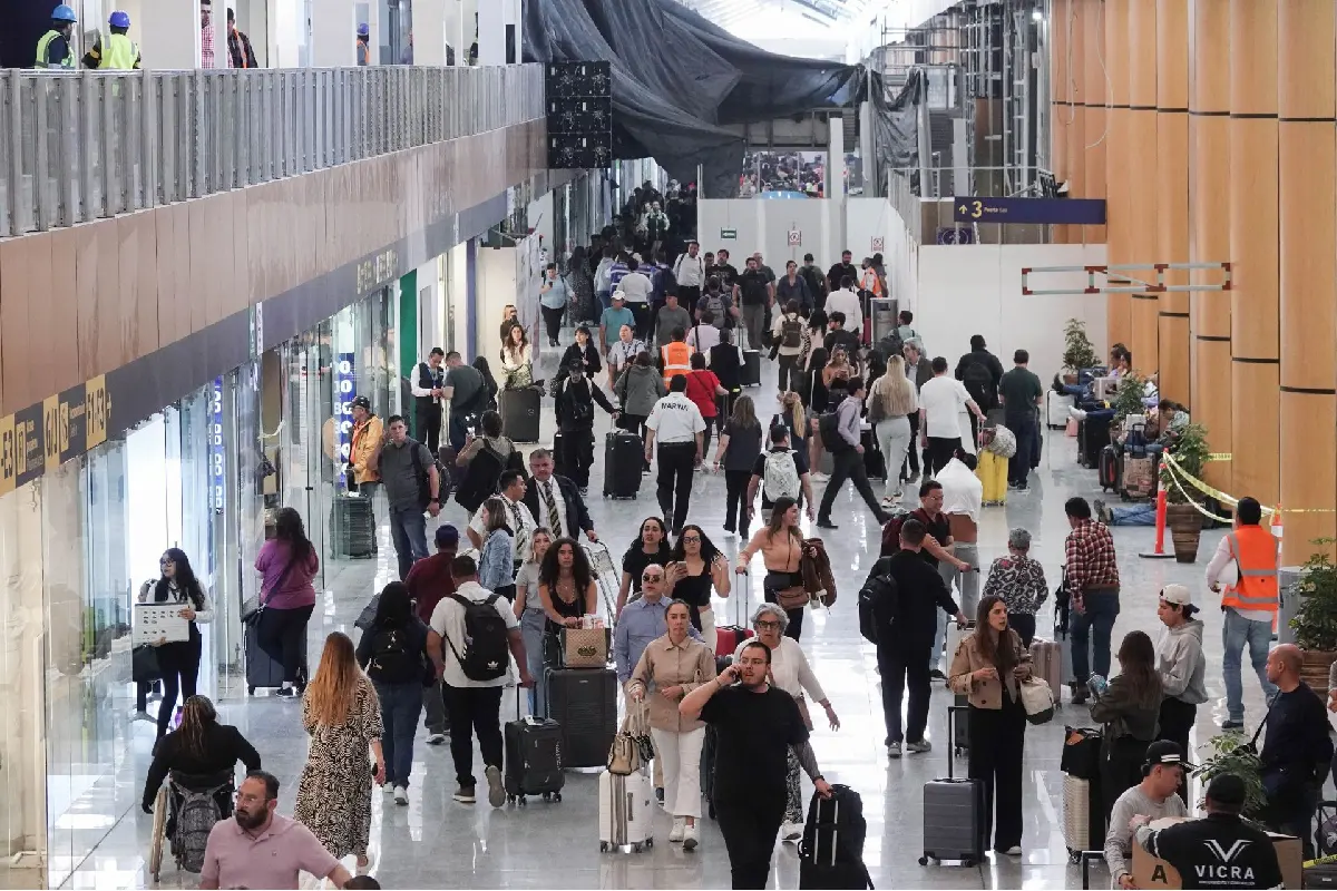 Controladores de tránsito aéreo en México amenazan con huelga por condiciones laborales