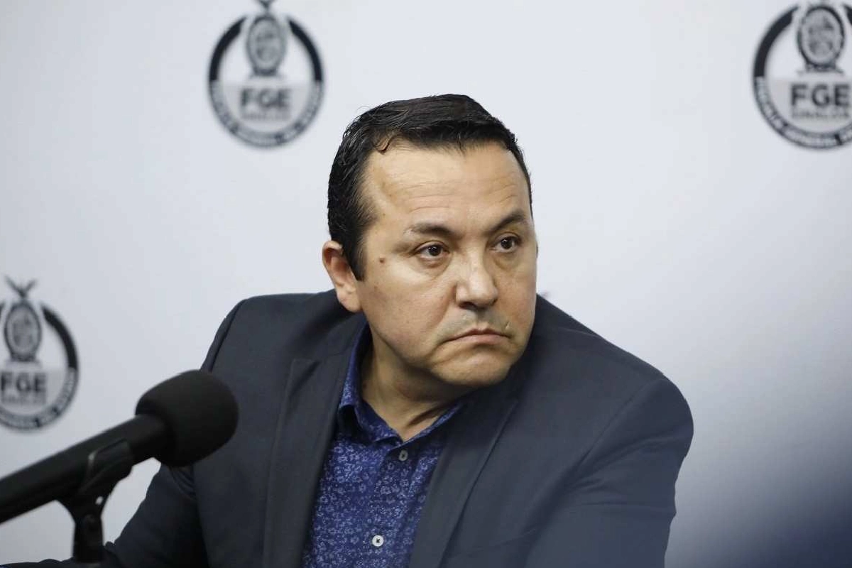 Dámaso Castro, exvicefisal de Sinaloa, acude a entrevista ante la FGR; niega vínculos con Los Chapitos