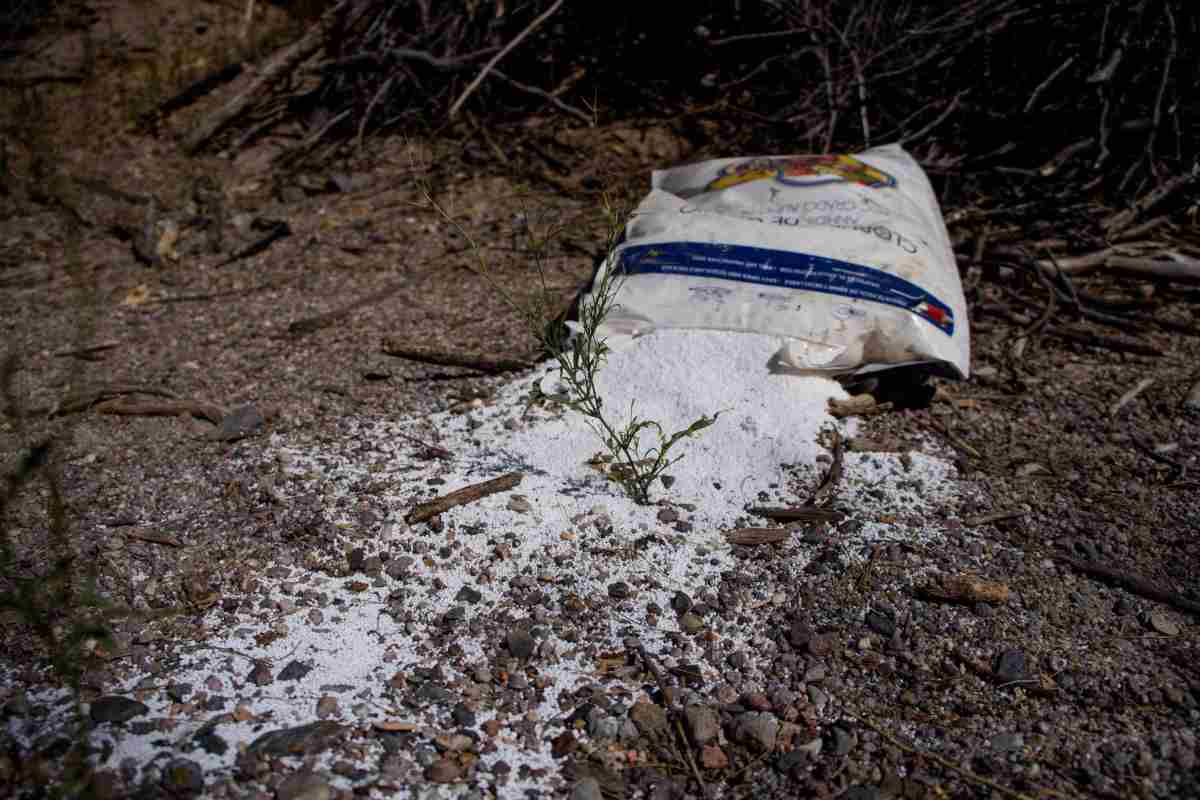 Decomisan 55 mil litros de sustancias en laboratorio involucrado con caso de agentes de la CIA