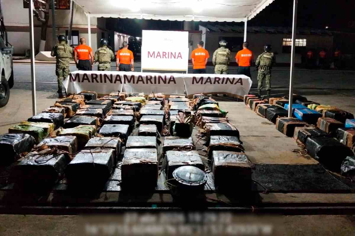 Decomisan más de dos toneladas de cocaína con un valor de 4.3 mdp frente a costas de Oaxaca