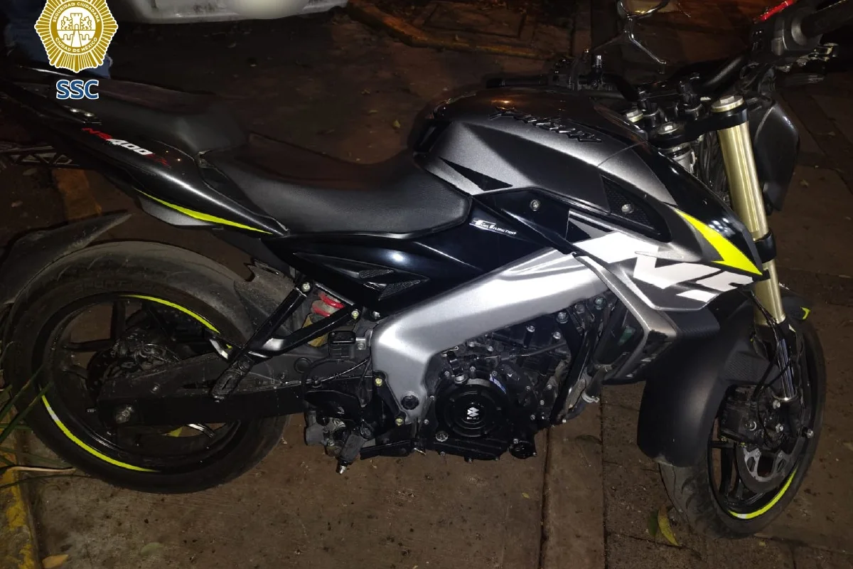 Detienen a joven que disparó al aire sobre Paseo Reforma mientras conducía moto
