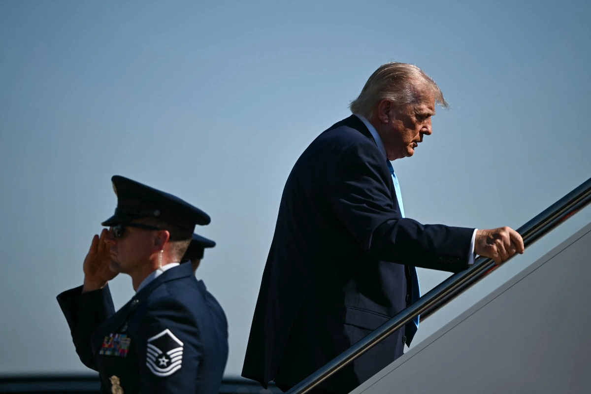Donald Trump bajo presión guerra Irán Estrecho Ormuz