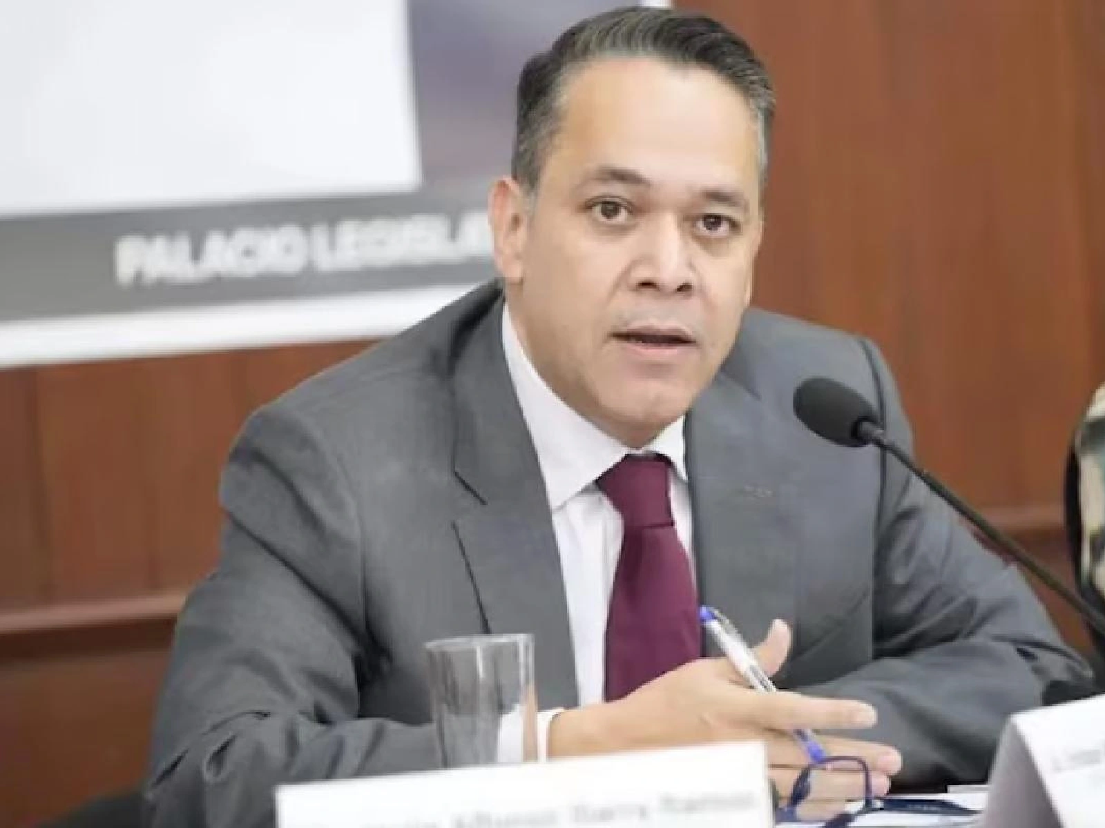 Enrique Díaz Vega, exsecretario de Finanzas de Sinaloa, se entrega en EU
