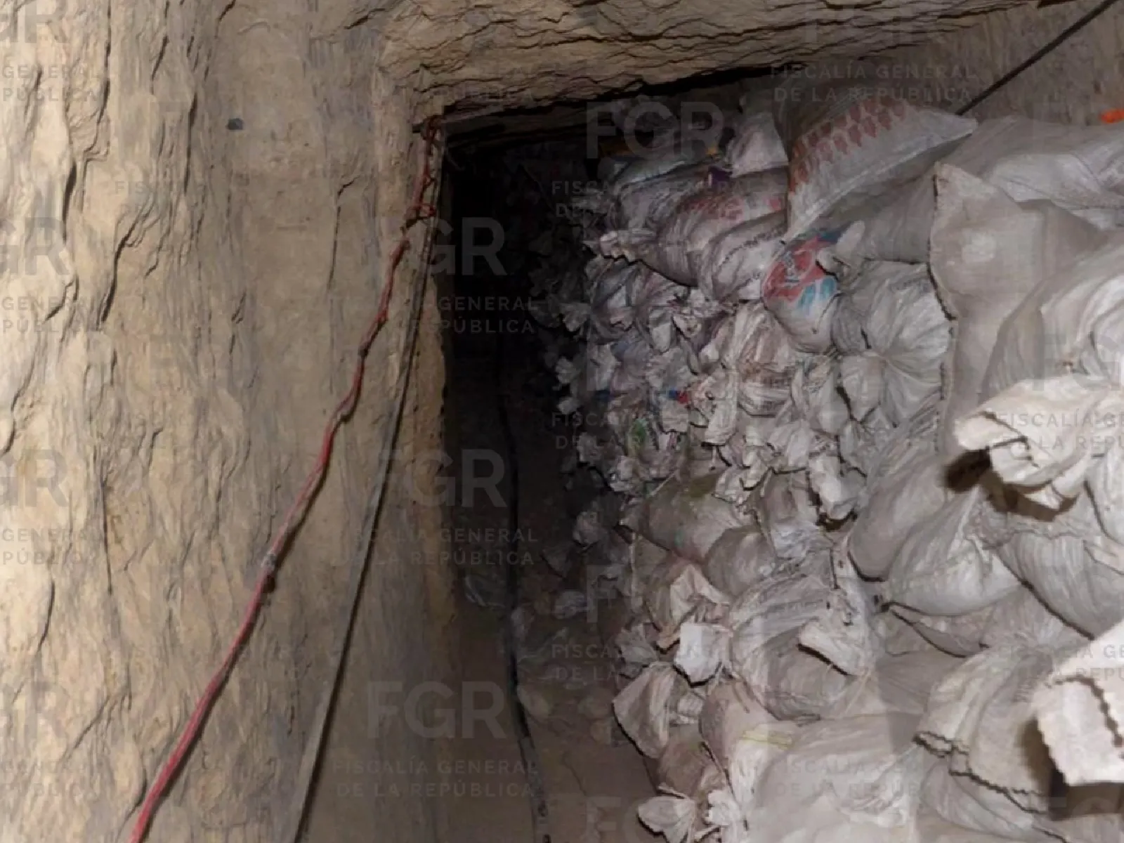 El túnel conectaba con un poliducto de Pemex