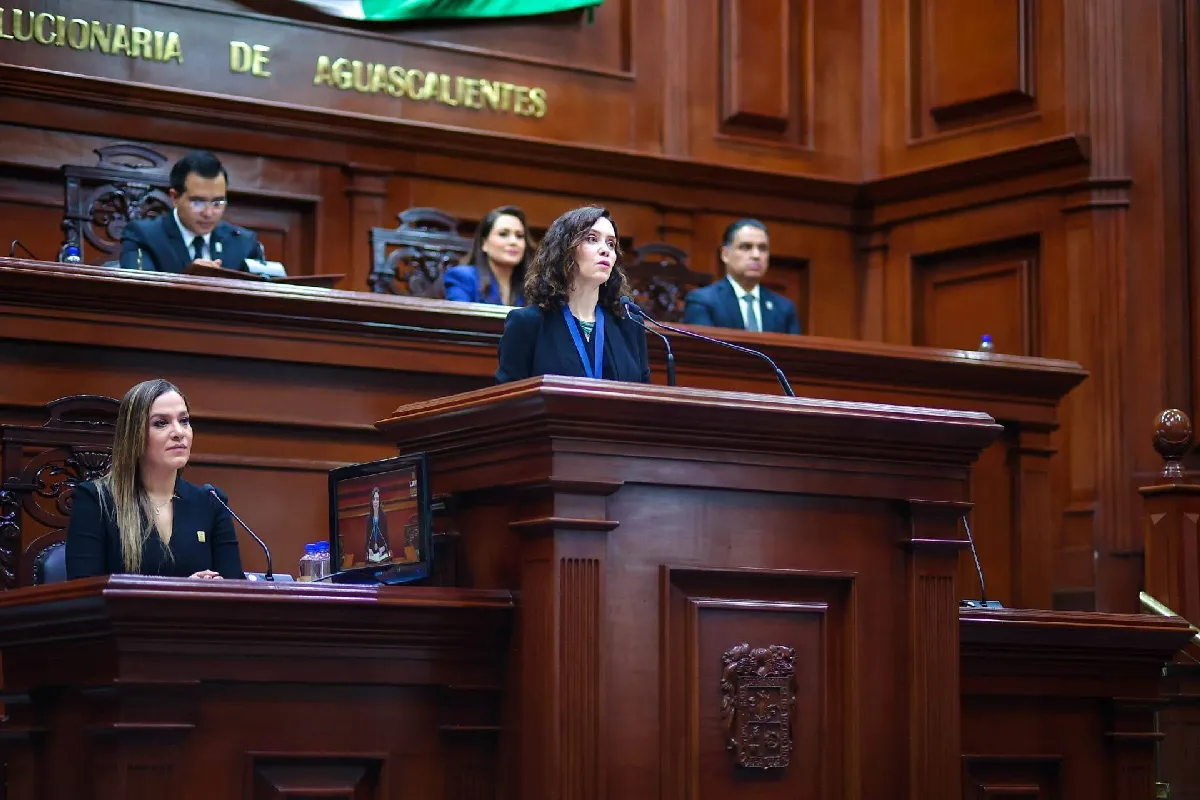 Fundador de Podemos, partido izquierdista en España, ironiza la visita de Díaz Ayuso a México