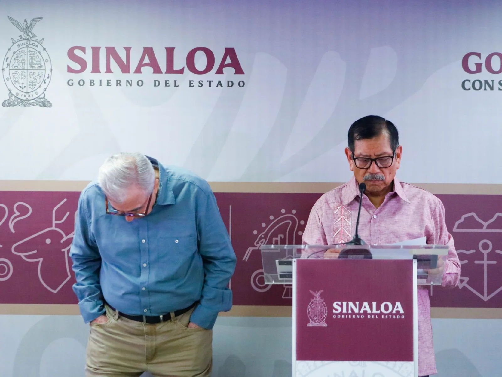 Rubén Rocha Moya y Gerardo Mérida en conferencia de prensa, ambos acusados de vínculos con el Cártel de Sinaloa. 