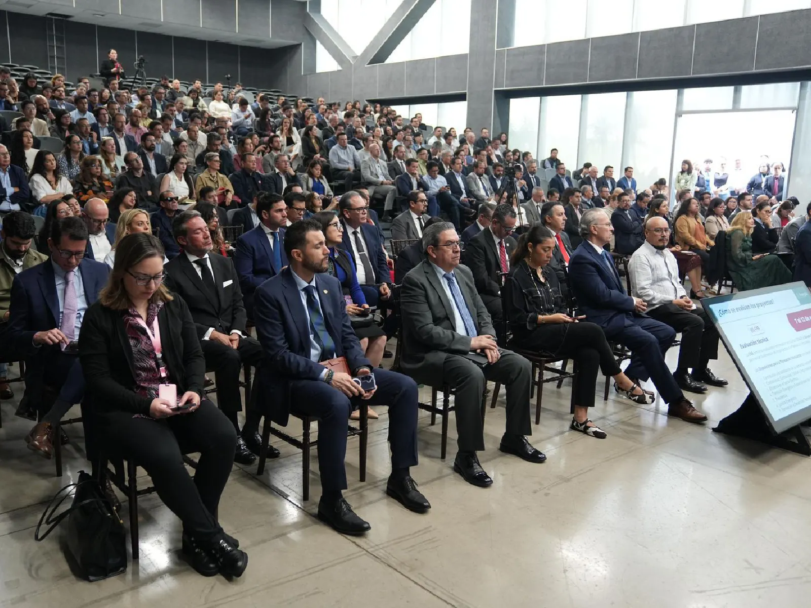 Gobierno lanza nuevos mecanismos para atraer inversión eléctrica; se destinarán casi 740 mil mdp