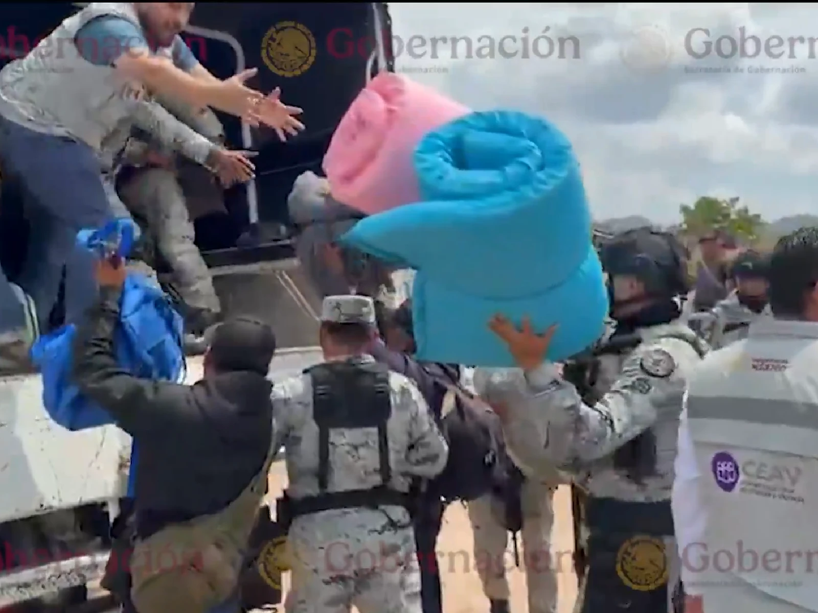 Guardia Nacional ayuda a familiares de guerrero desplazado