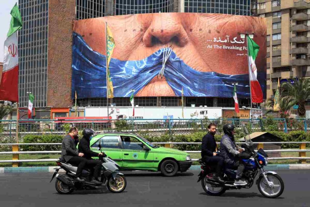 Irán desafía a EU a elegir entre un “mal acuerdo” o una operación militar “imposible” tras rechazo de Trump