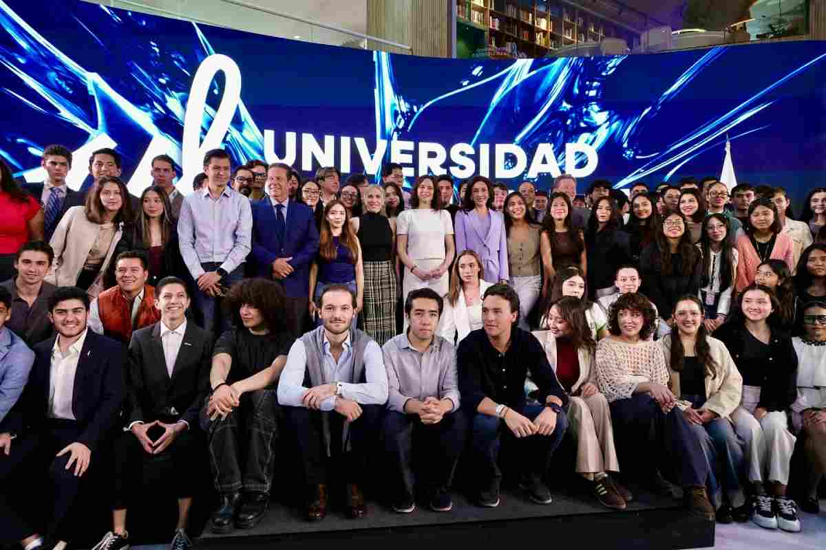 Díaz Ayuso advierte que en México y en España está muriendo la democracia