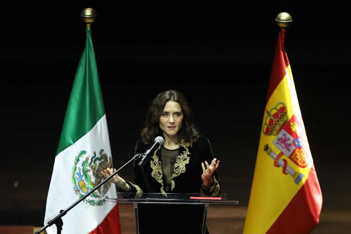 Díaz Ayuso advierte que en México y en España está muriendo la democracia