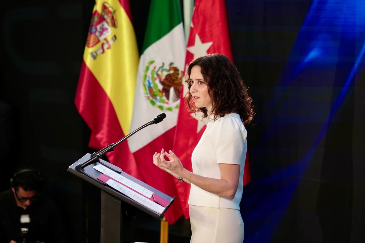 Díaz Ayuso advierte que en México y en España está muriendo la democracia