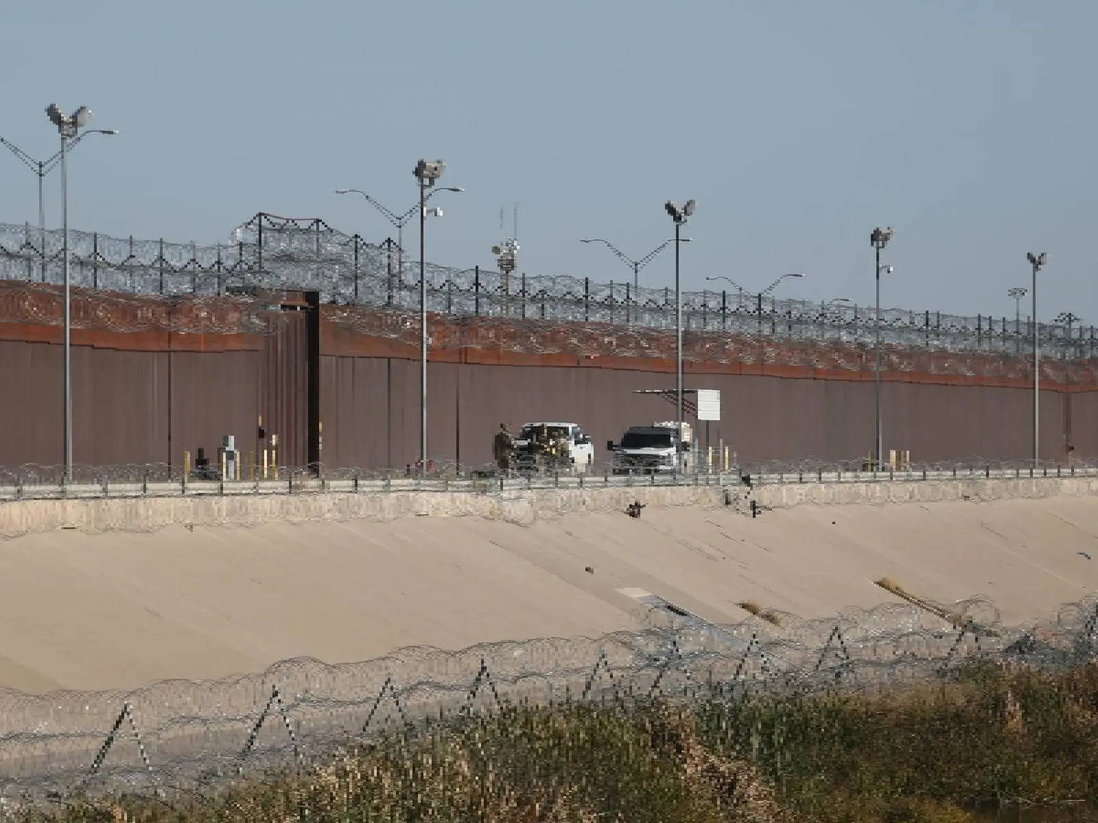 La SRE informó que las otras tres personas continúan en proceso de identificación