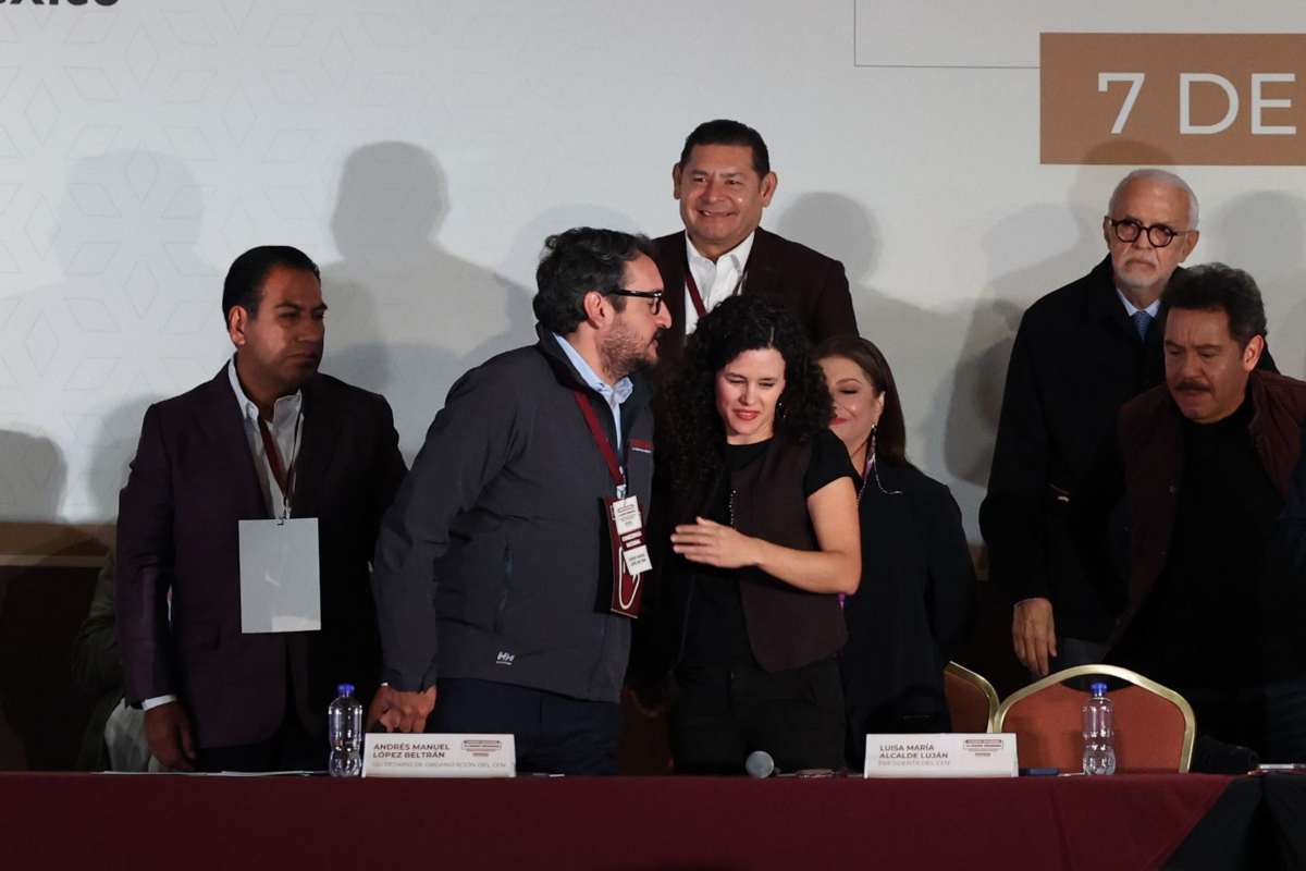 Luisa Alcalde y Andrés López Beltrán