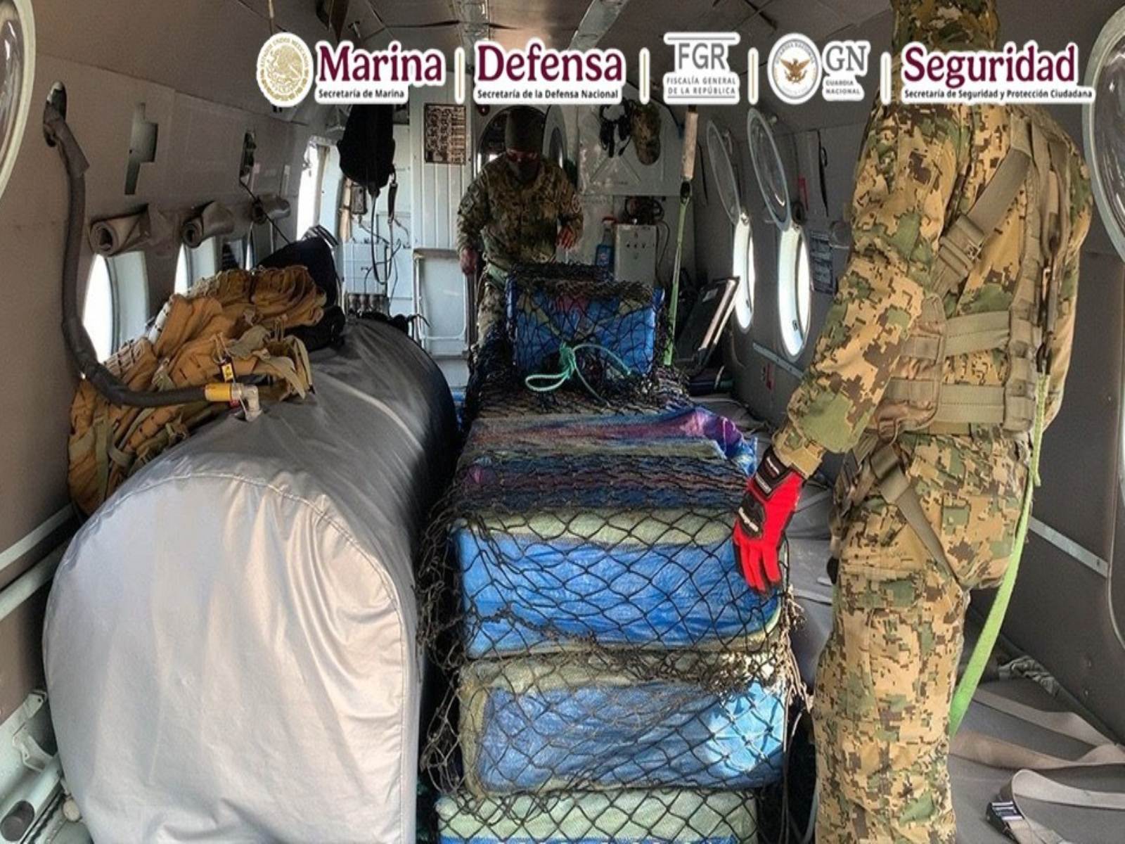 Marina asegura 26 bultos de cocaína en costas de Guerrero; detienen a dos extranjeros