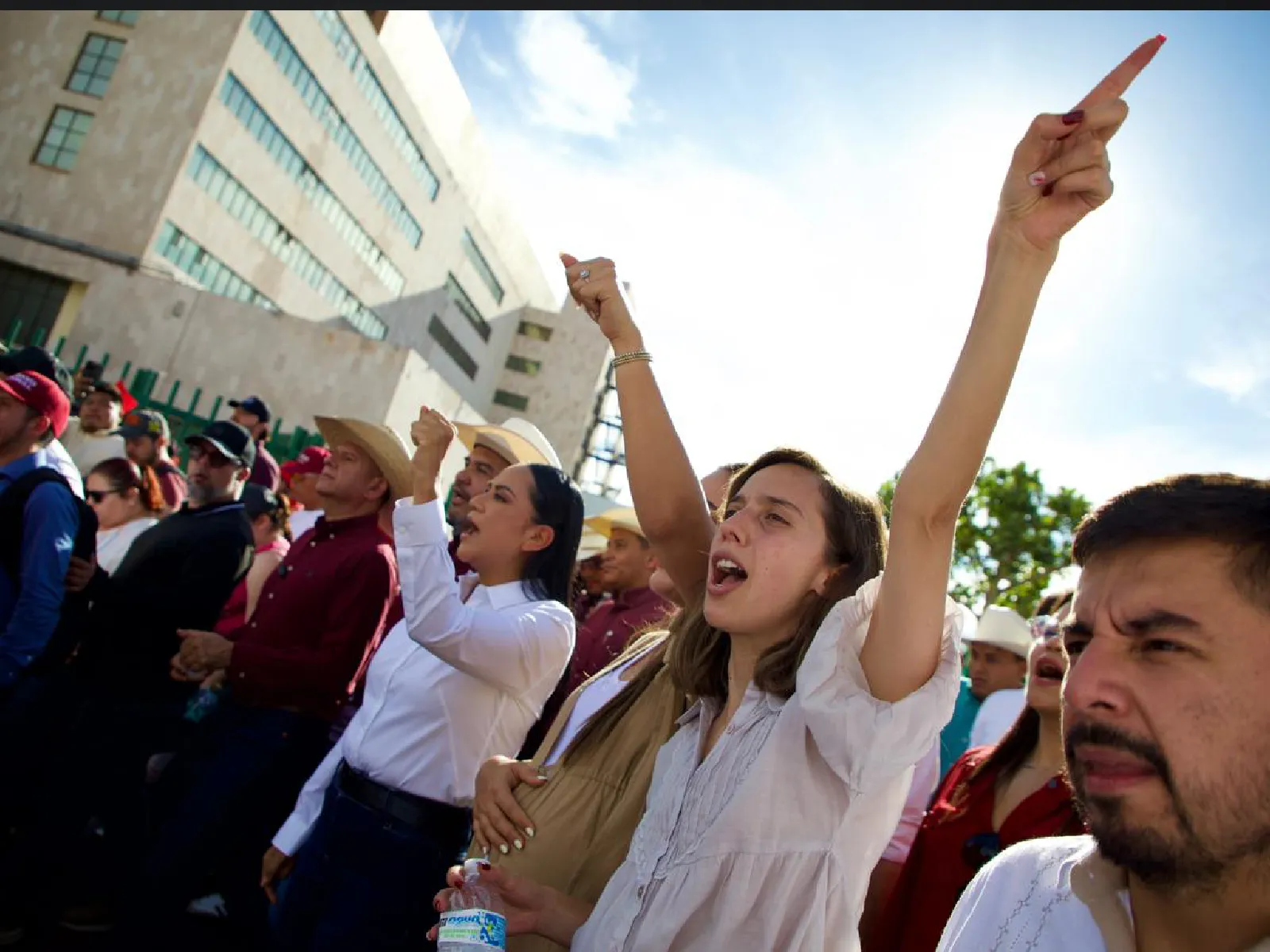 Morena inicia marcha en Chihuahua para impulsar juicio de desafuero contra la gobernadora Maru Campos