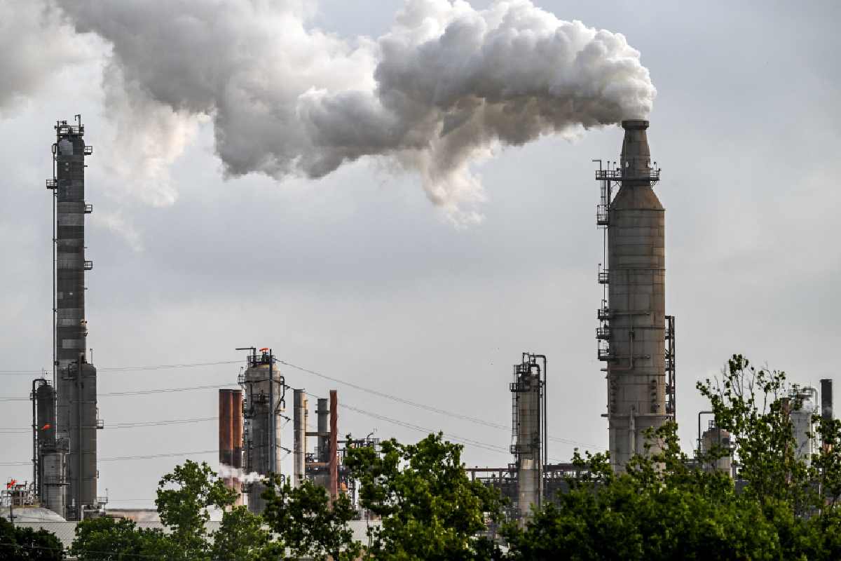 La referencia mundial del crudo de petróleo alcanzó su precio máximo desde principios de 2022. Foto: AFP
