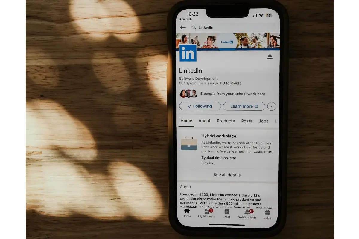 ¿Buscando chamba? LinkedIn en la mira por "vender" tus datos 