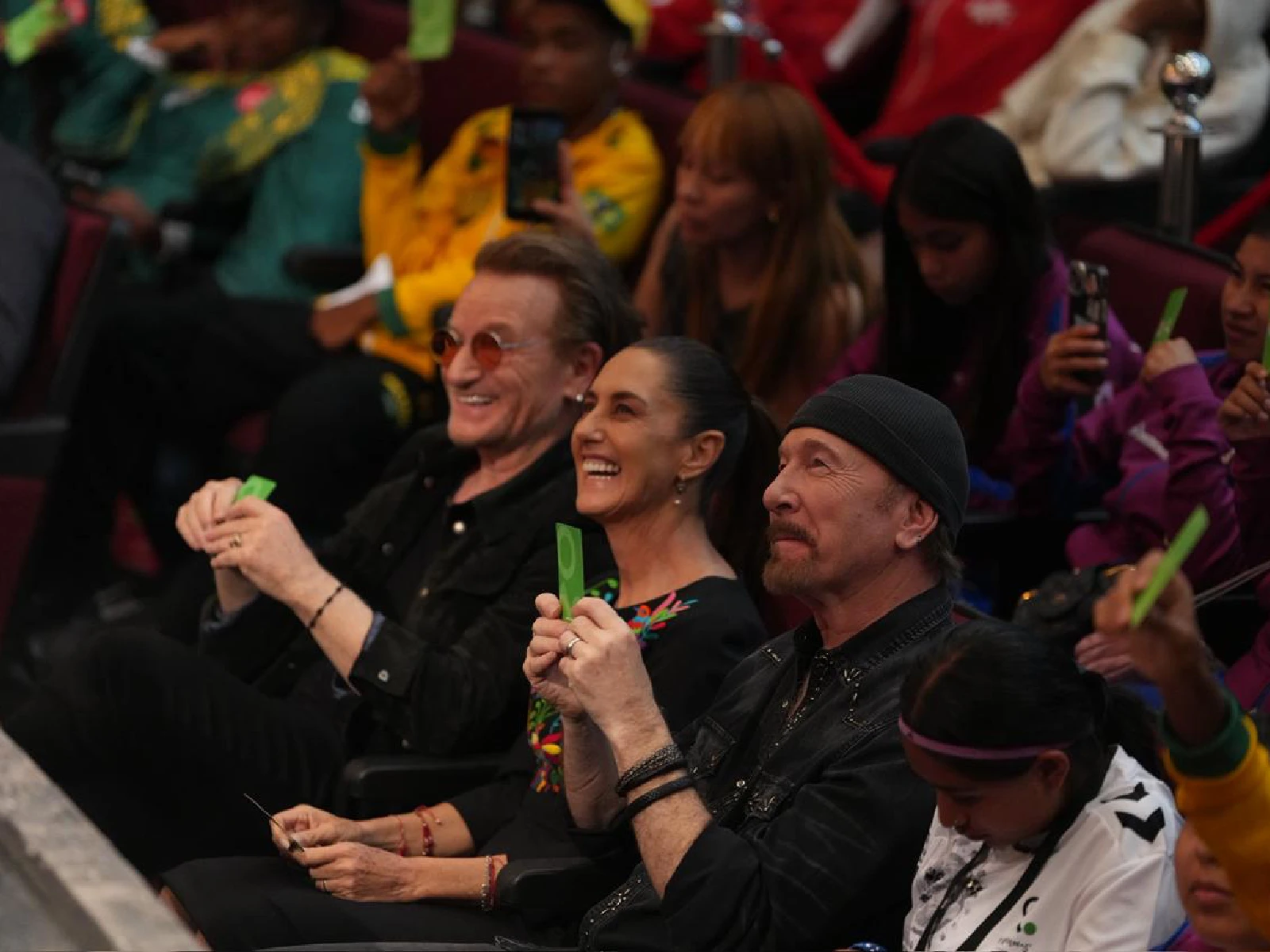 Sheinbaum y la banda U2 se reunen en la clausura de la Street Child World Cup 2026