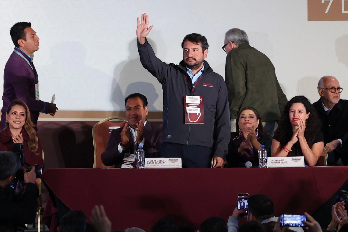 Sheinbaum reconoce labor de López Beltrán