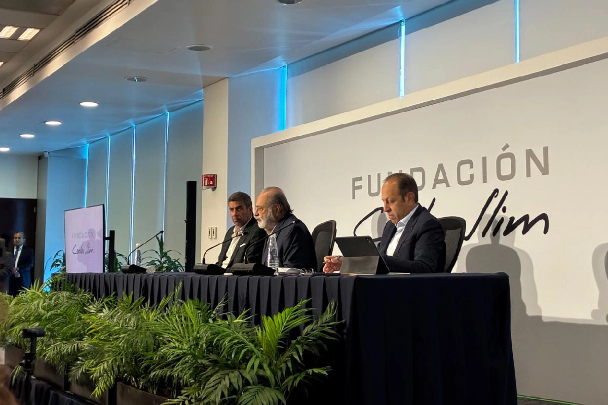 Slim reconoce a Sheinbaum por frenar inflación; critica a Pemex, registro de líneas y evita tema de inseguridad